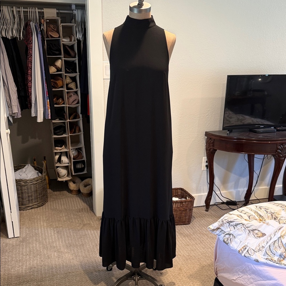 Long Black Sleeveless Maxi Dress